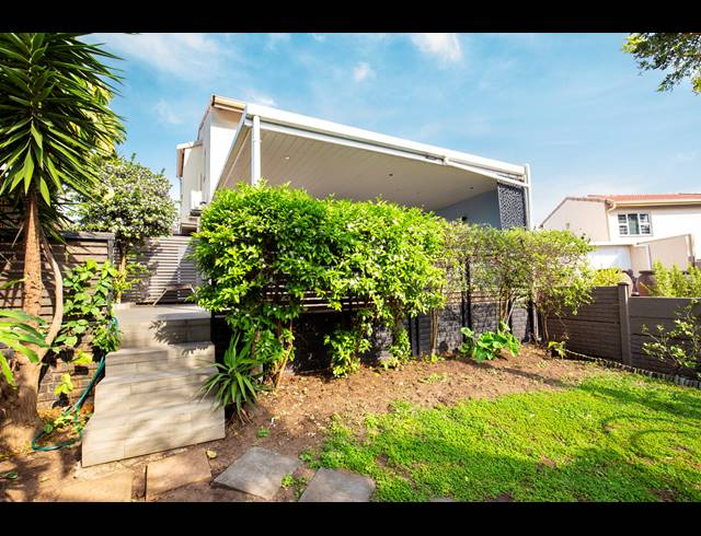 3 BEDROOM TOWNHOUSE FOR SALE IN UMHLANGA CENTRAL